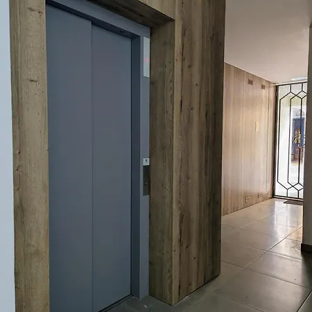 Penthouse With Pool - Faro Centre 파로
